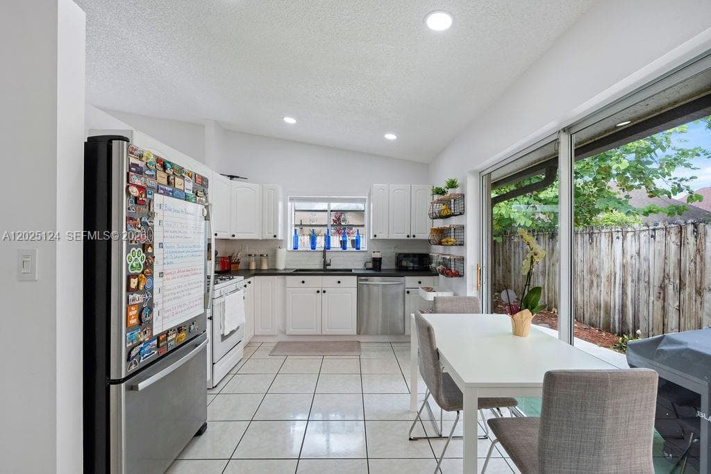 19080 NW 77th Ct, Hialeah FL 33015 — 13