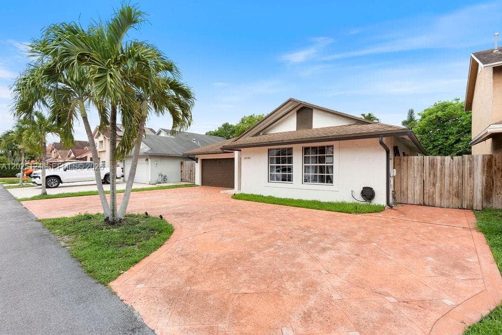 19080 NW 77th Ct, Hialeah FL 33015 — 3
