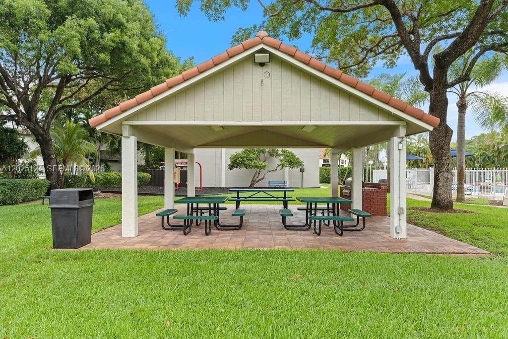 19080 NW 77th Ct, Hialeah FL 33015 — 38