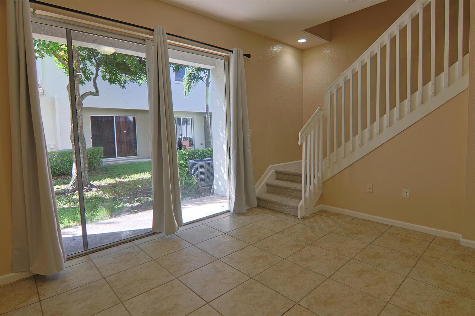 21211 NW 14th Place # 27, Miami Gardens FL 33169 — 5
