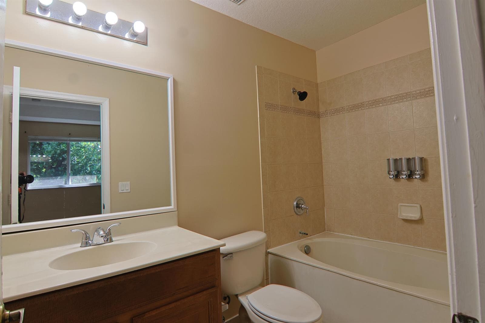 21211 NW 14th Place # 27, Miami Gardens FL 33169 — 10