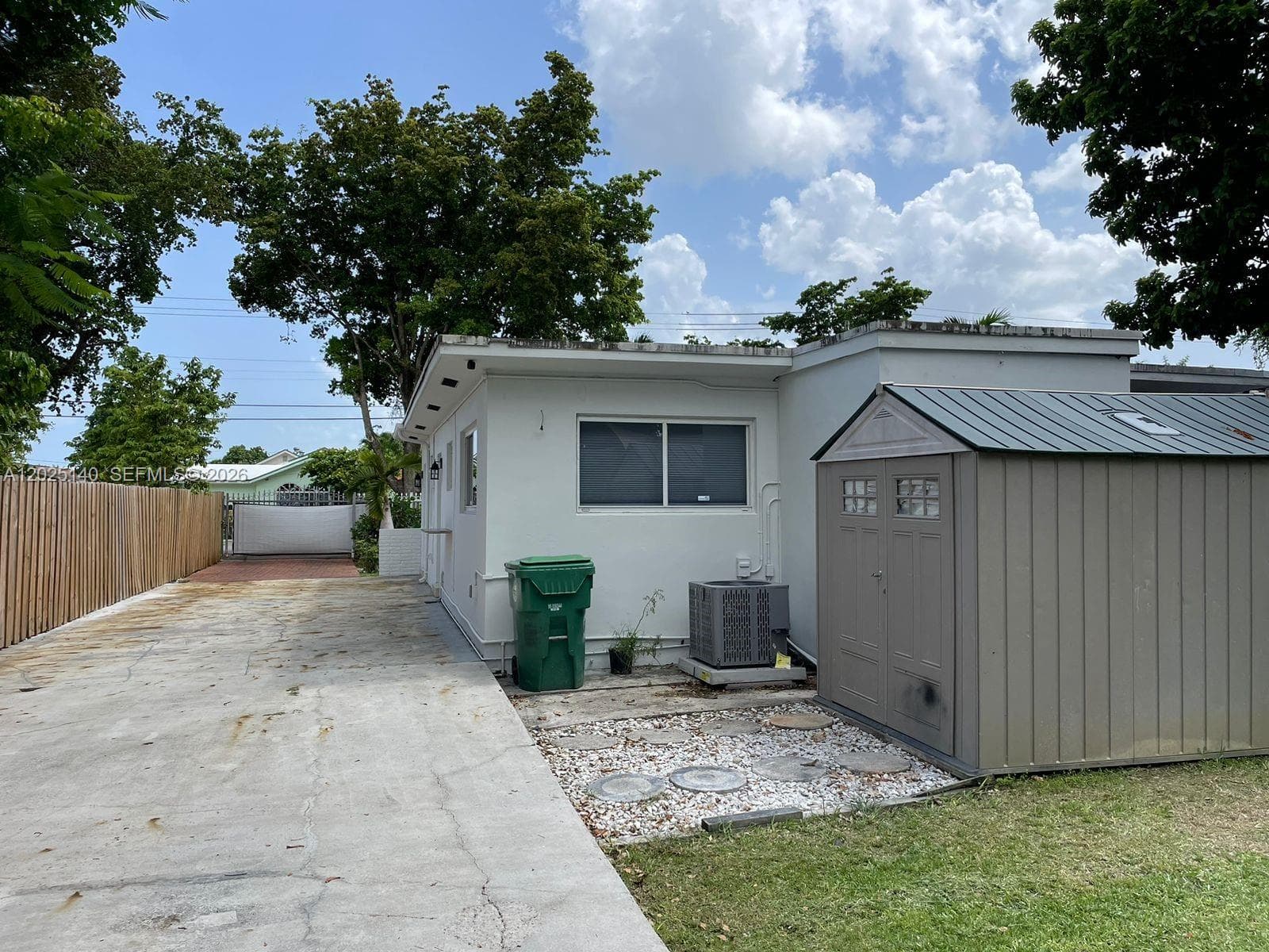 2359 NW 32nd St, Miami FL 33142 — 11