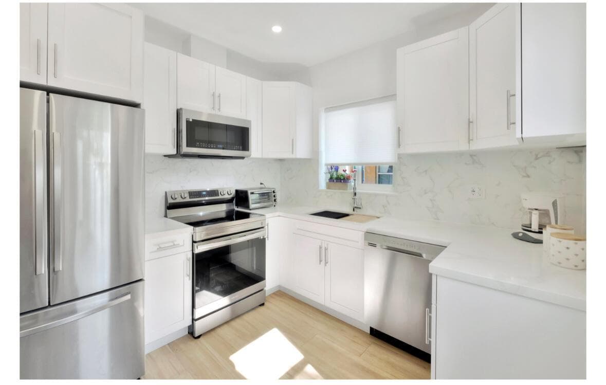 7825 Byron Avenue, Miami Beach FL 33141 — 2