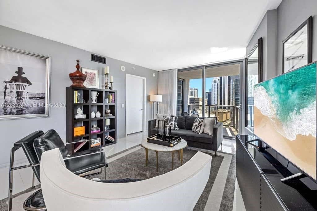 31 SE 6th St # 2101, Miami FL 33131 — 2