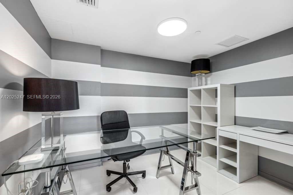 31 SE 6th St # 2101, Miami FL 33131 — 12