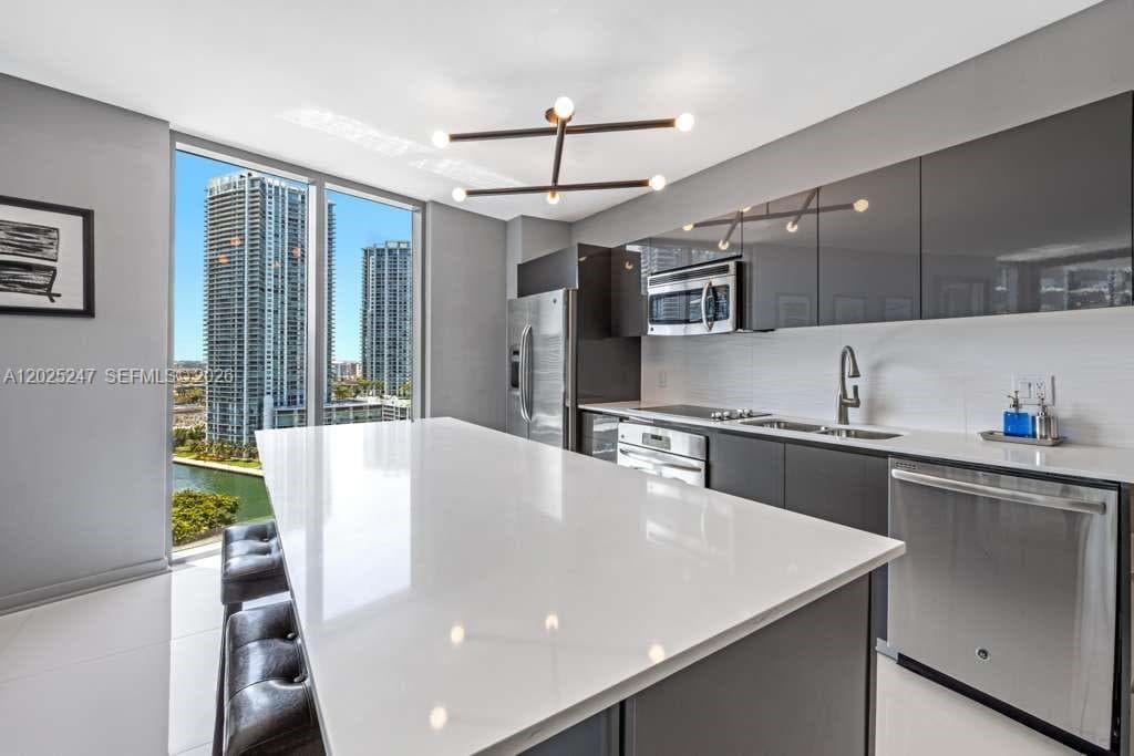 31 SE 6th St # 2101, Miami FL 33131 — 4