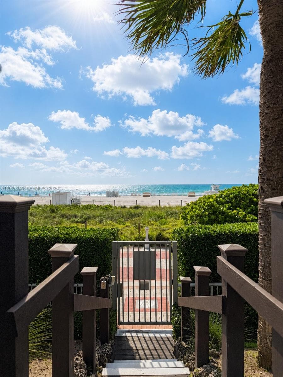 3737 Collins Ave # 1003, Miami Beach FL 33140 — 4