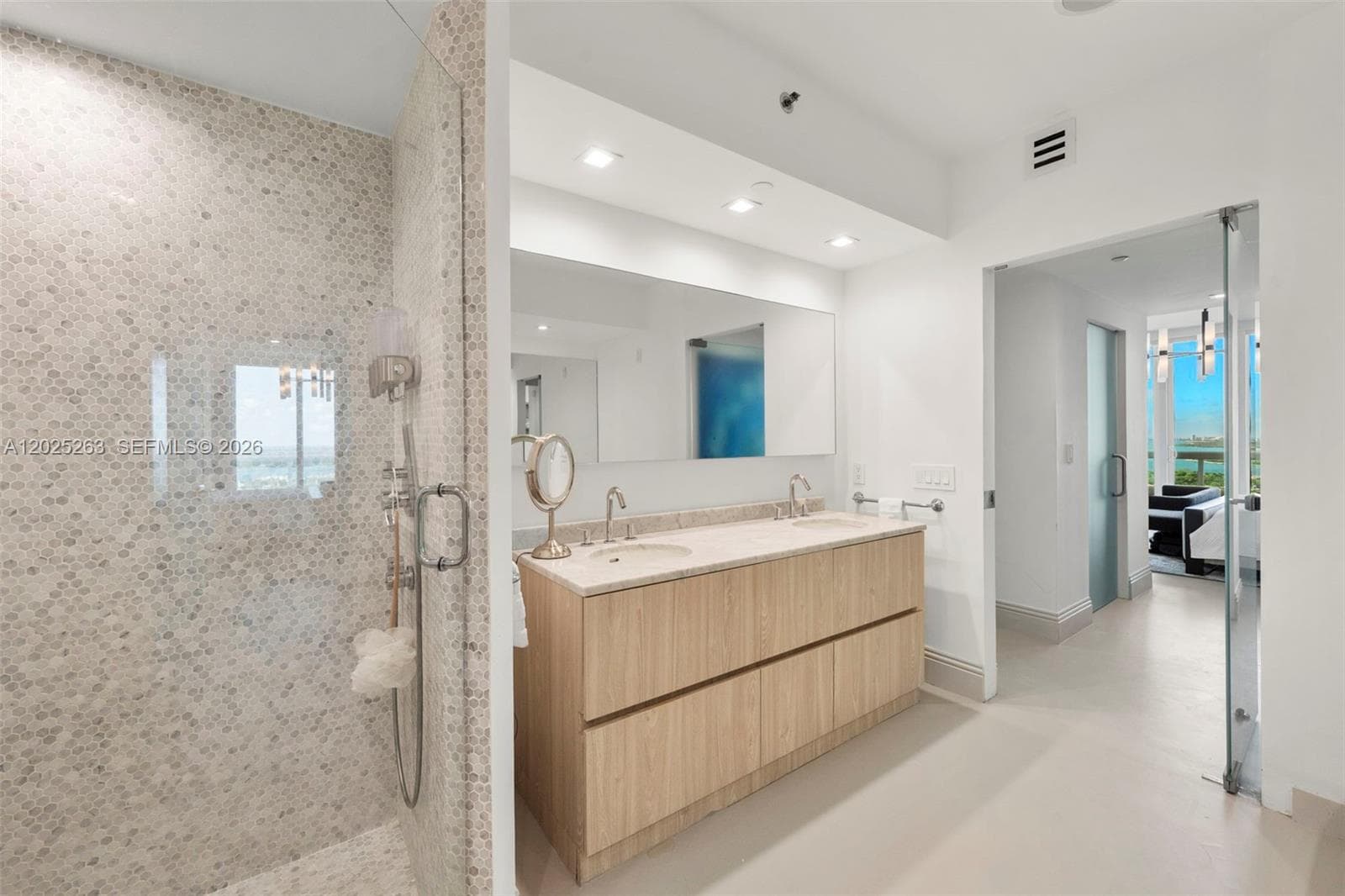 1000 S Pointe Dr # 2803, Miami Beach FL 33139 — 32