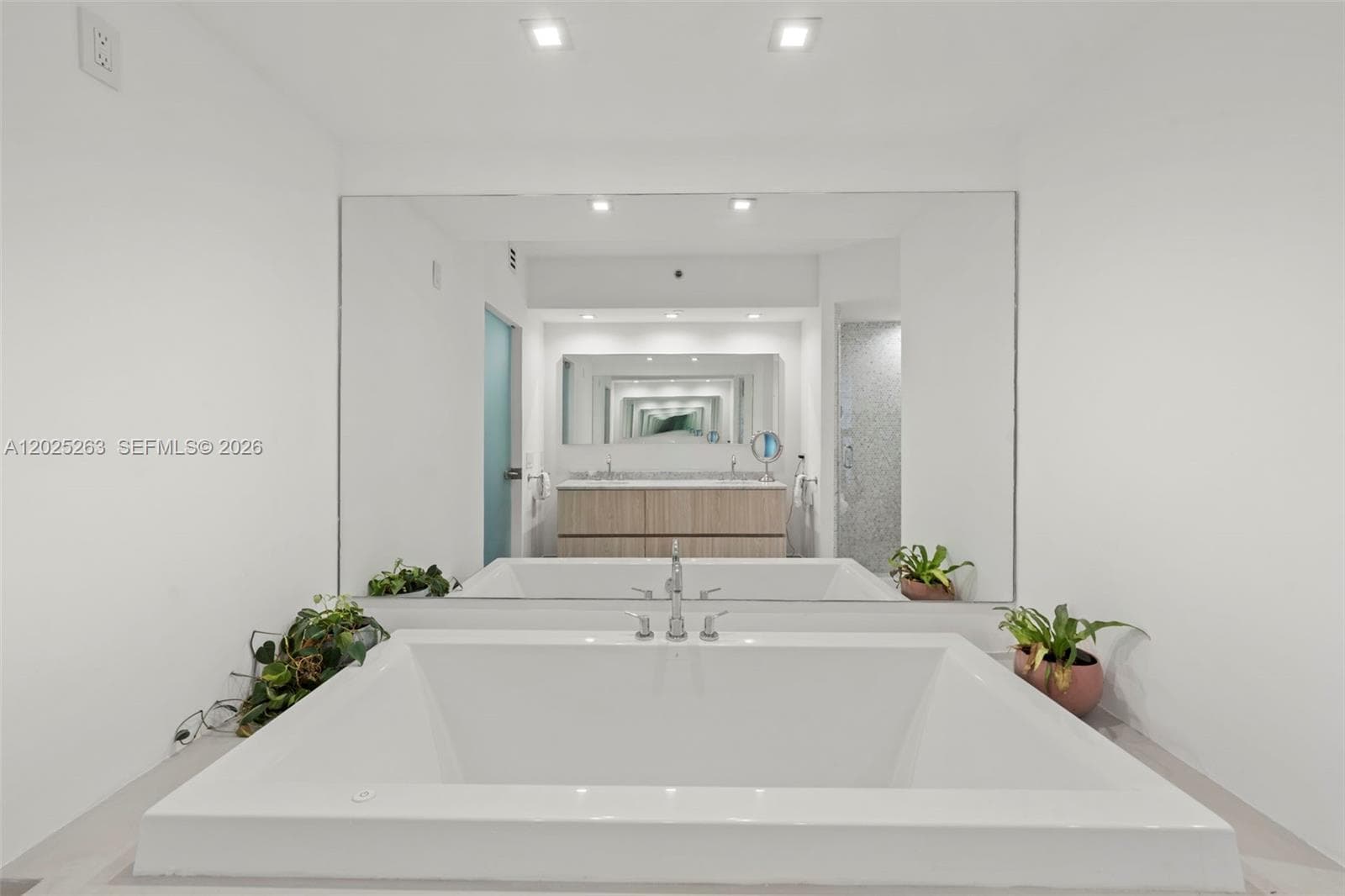 1000 S Pointe Dr # 2803, Miami Beach FL 33139 — 30