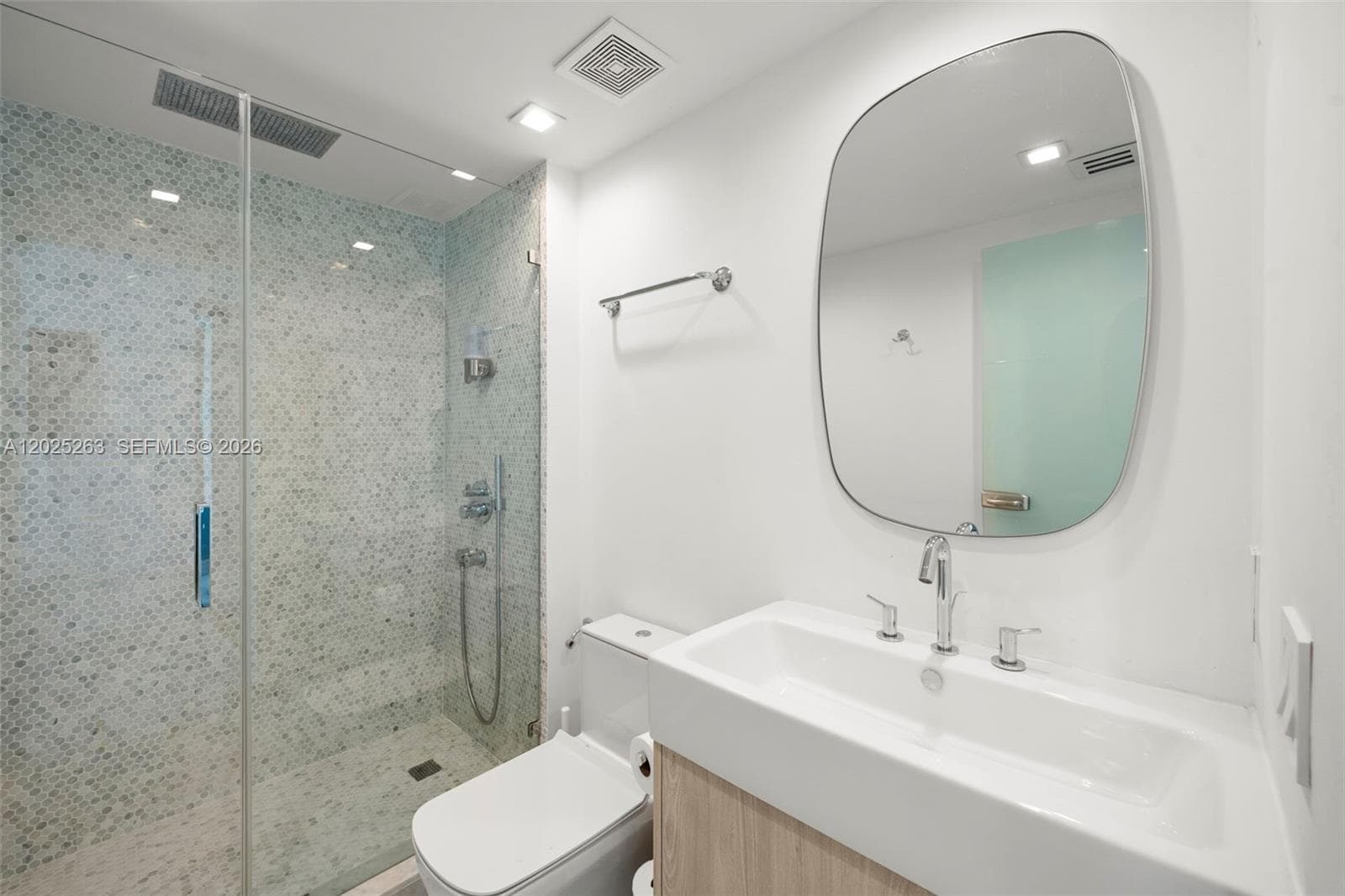 1000 S Pointe Dr # 2803, Miami Beach FL 33139 — 40