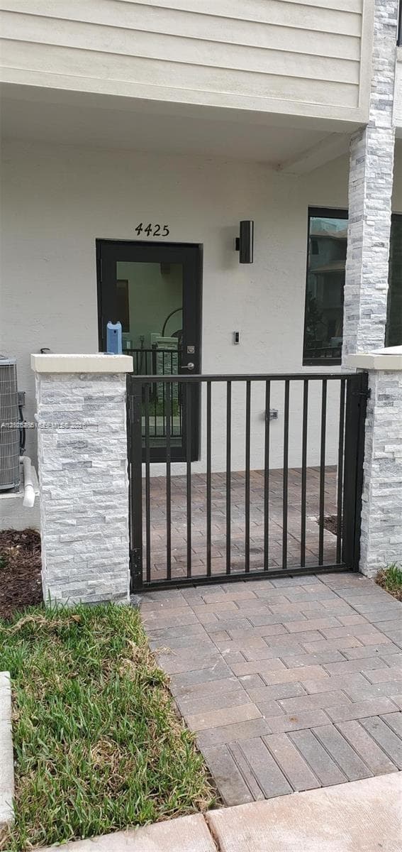 4425 NW 83rd Pkwy # 4425, Doral FL 33166 — 1
