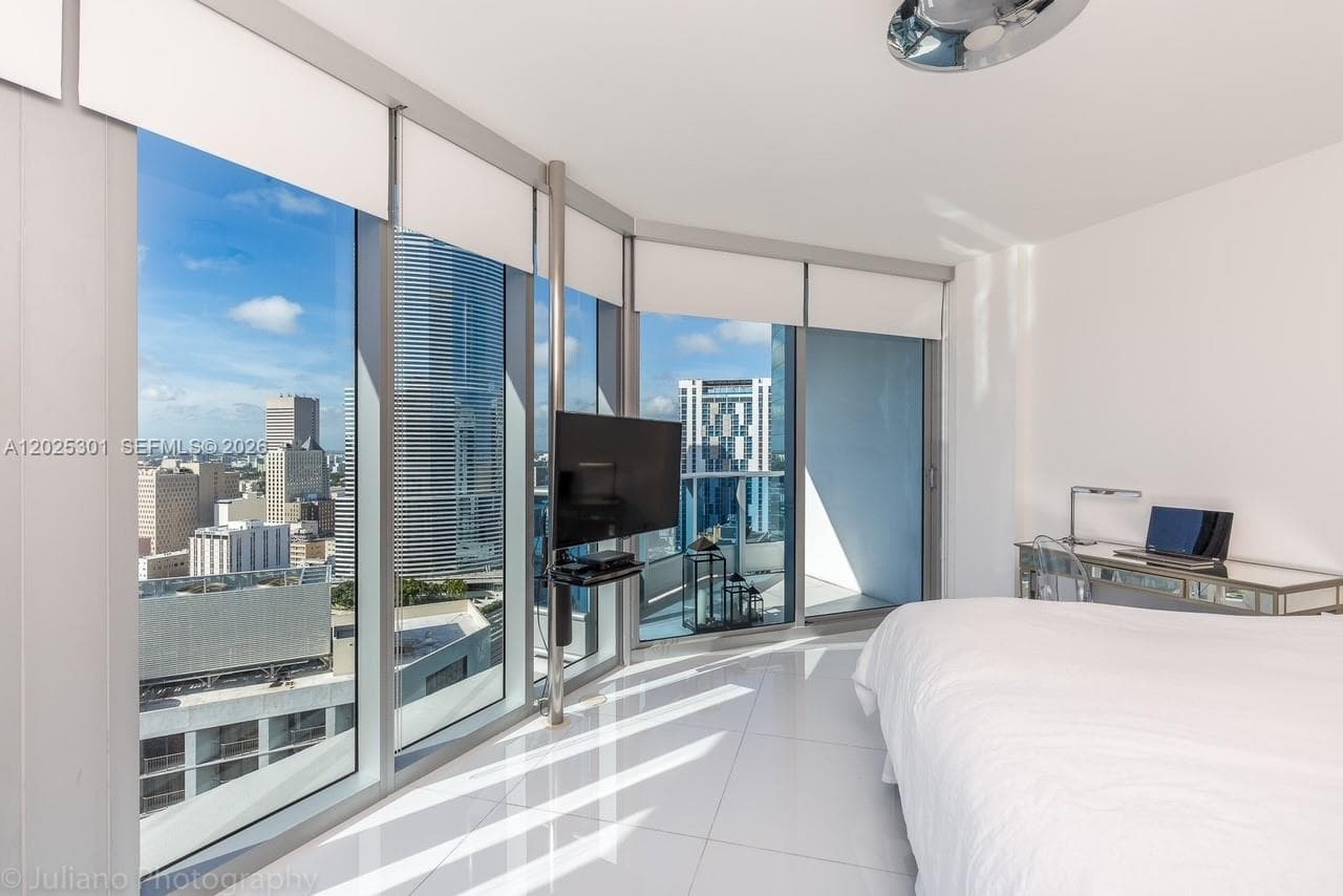 200 Biscayne Boulevard Way # 3102, Miami FL 33131 — 17