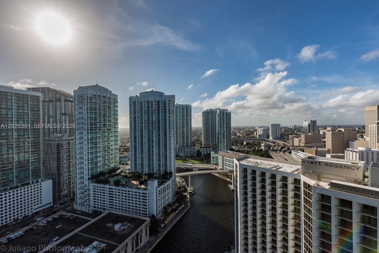 200 Biscayne Boulevard Way # 3102, Miami FL 33131 — 32