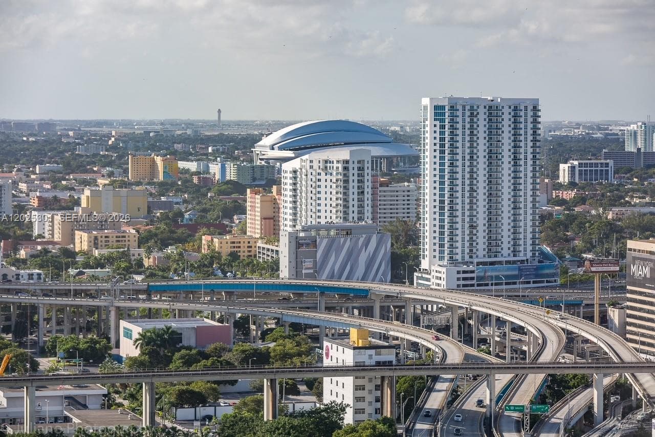 200 Biscayne Boulevard Way # 3102, Miami FL 33131 — 34