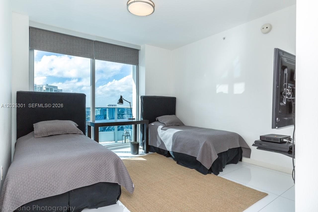 200 Biscayne Boulevard Way # 3102, Miami FL 33131 — 25