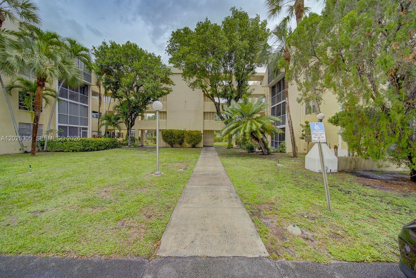 942 NE 199th St # 102, Miami FL 33179 — 2