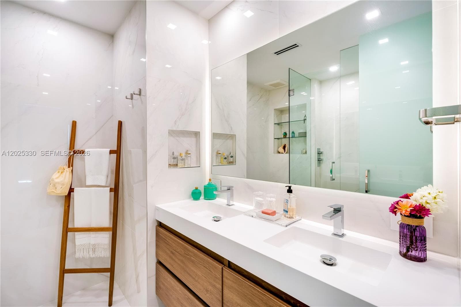 950 Brickell Bay Dr # 5210, Miami FL 33131 — 29