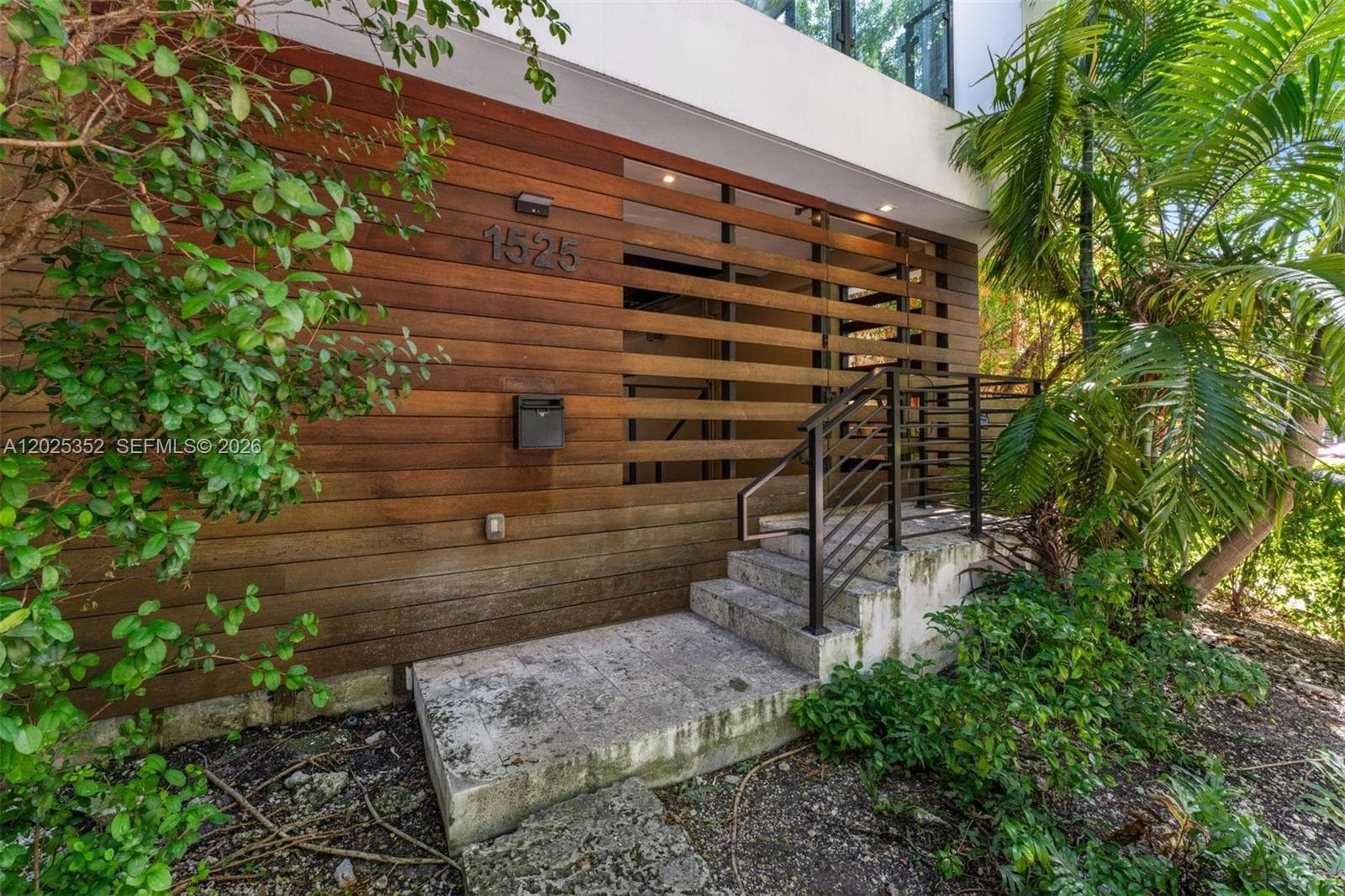 1525 Bay Rd, Miami Beach FL 33139 — 40