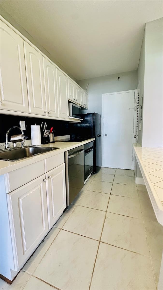 100 Lincoln Rd # 720, Miami Beach FL 33139 — 4