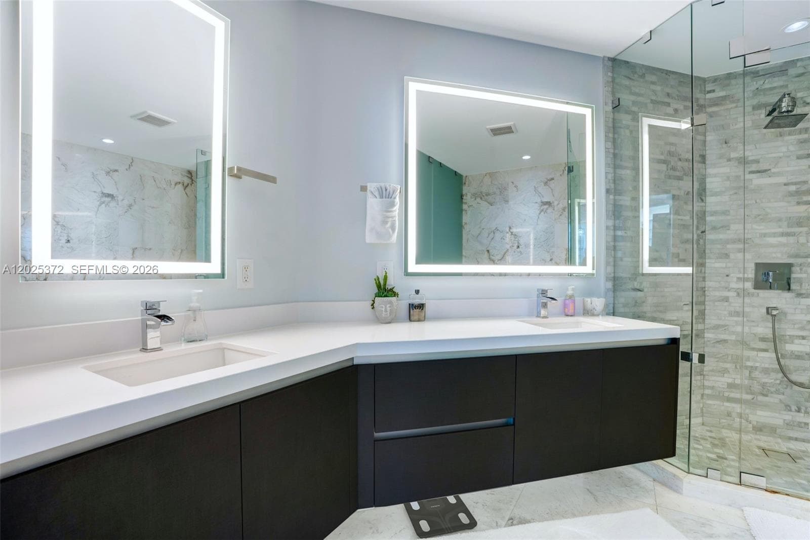 851 NE 1st Ave # 3909, Miami FL 33132 — 17