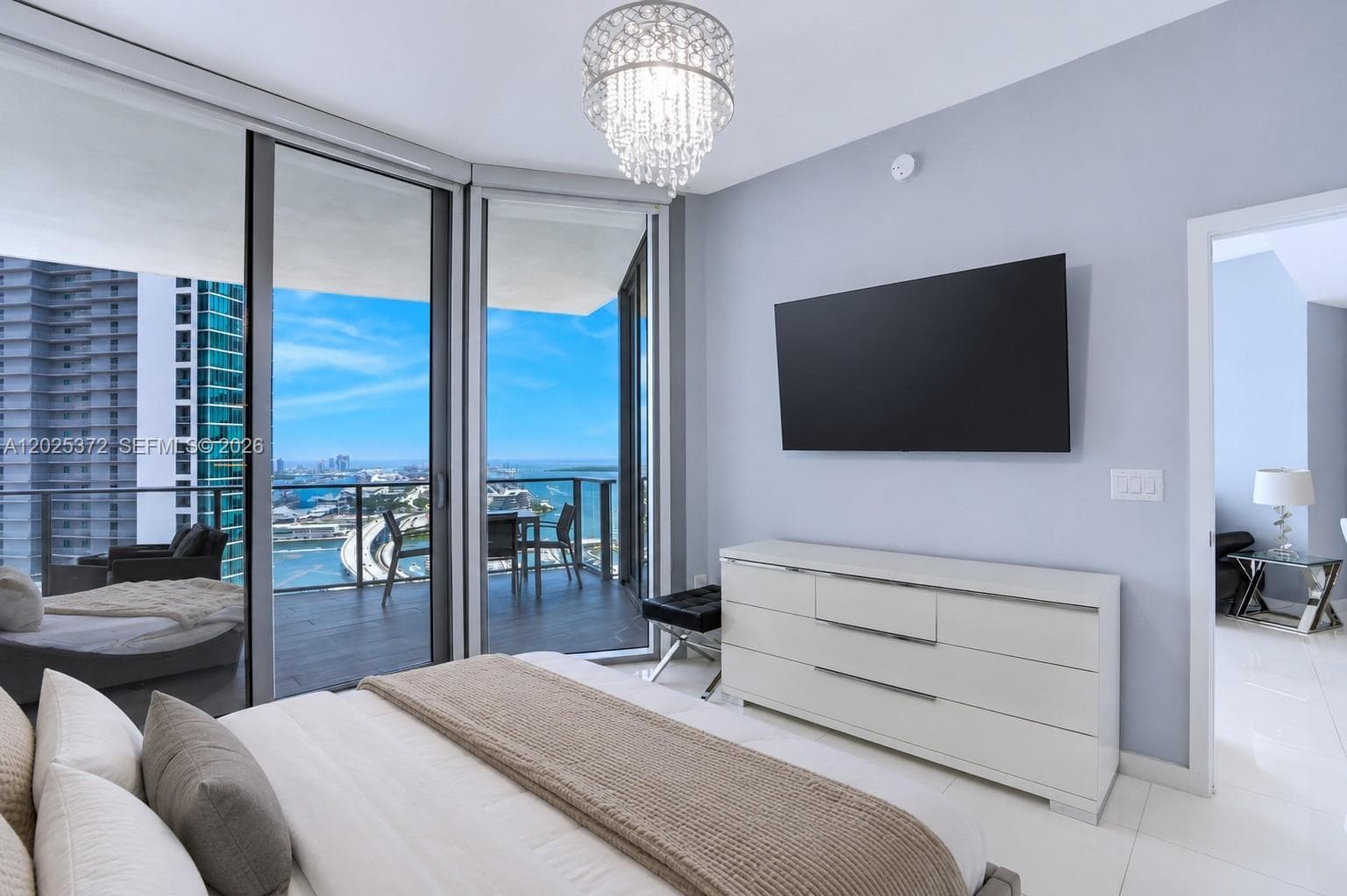 851 NE 1st Ave # 3909, Miami FL 33132 — 16