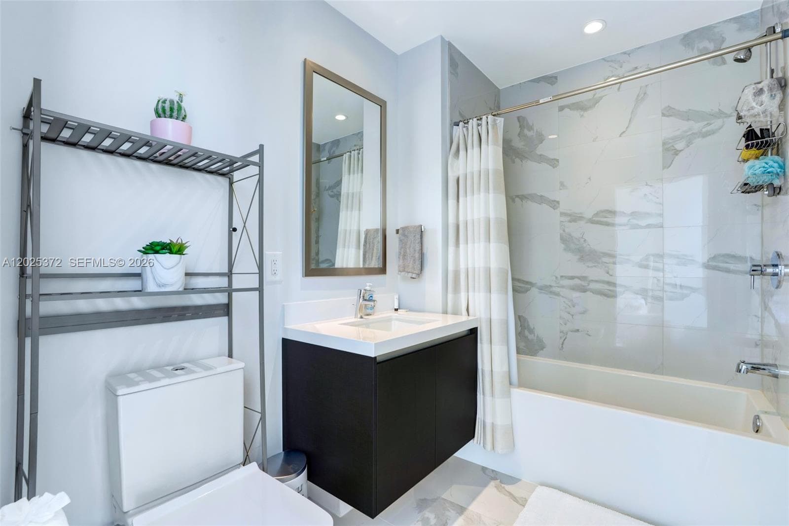 851 NE 1st Ave # 3909, Miami FL 33132 — 22