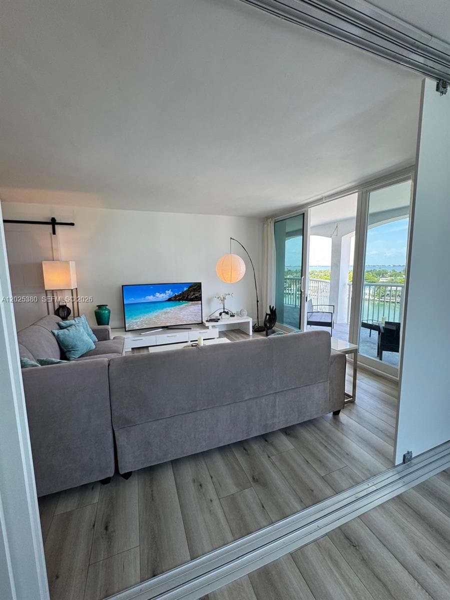 5401 Collins Ave # 920, Miami Beach FL 33140 — 17
