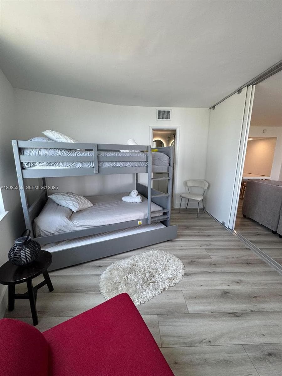 5401 Collins Ave # 920, Miami Beach FL 33140 — 26