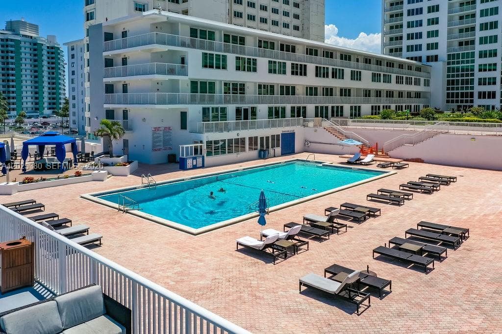 5401 Collins Ave # 920, Miami Beach FL 33140 — 7