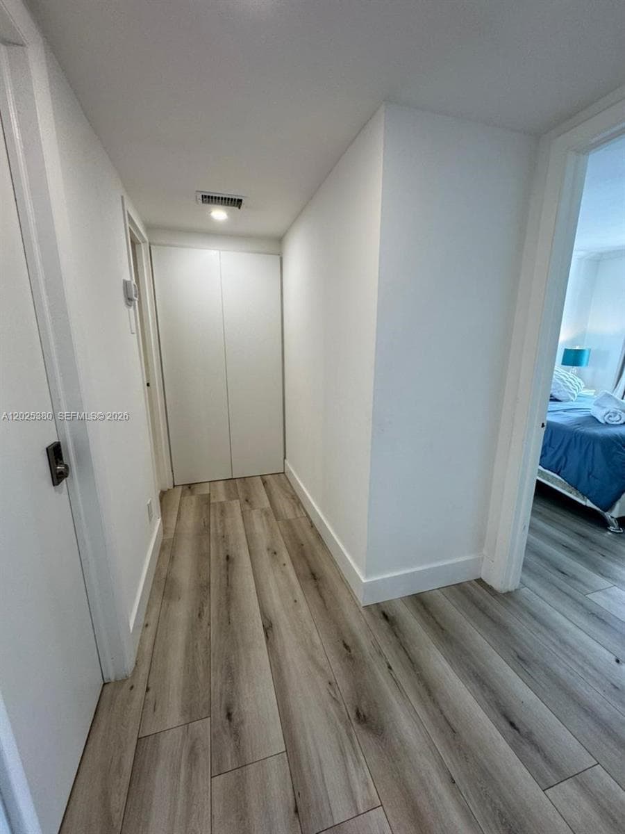 5401 Collins Ave # 920, Miami Beach FL 33140 — 32