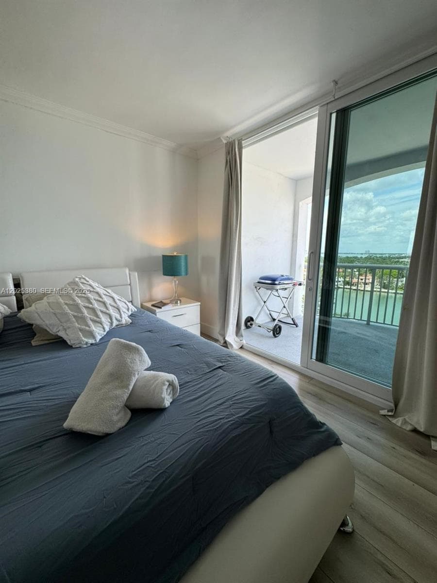 5401 Collins Ave # 920, Miami Beach FL 33140 — 24