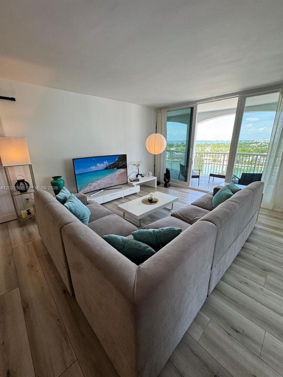 5401 Collins Ave # 920, Miami Beach FL 33140 — 18