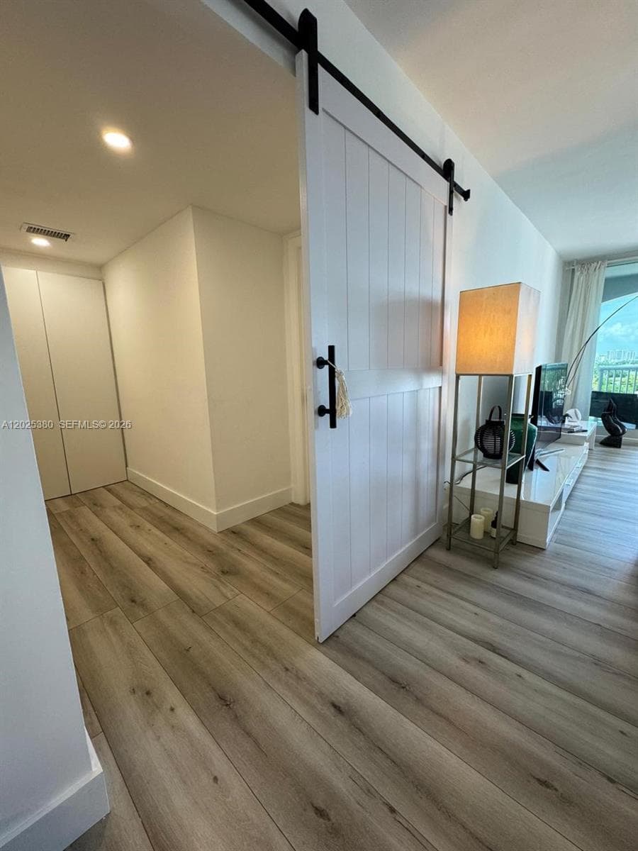 5401 Collins Ave # 920, Miami Beach FL 33140 — 31