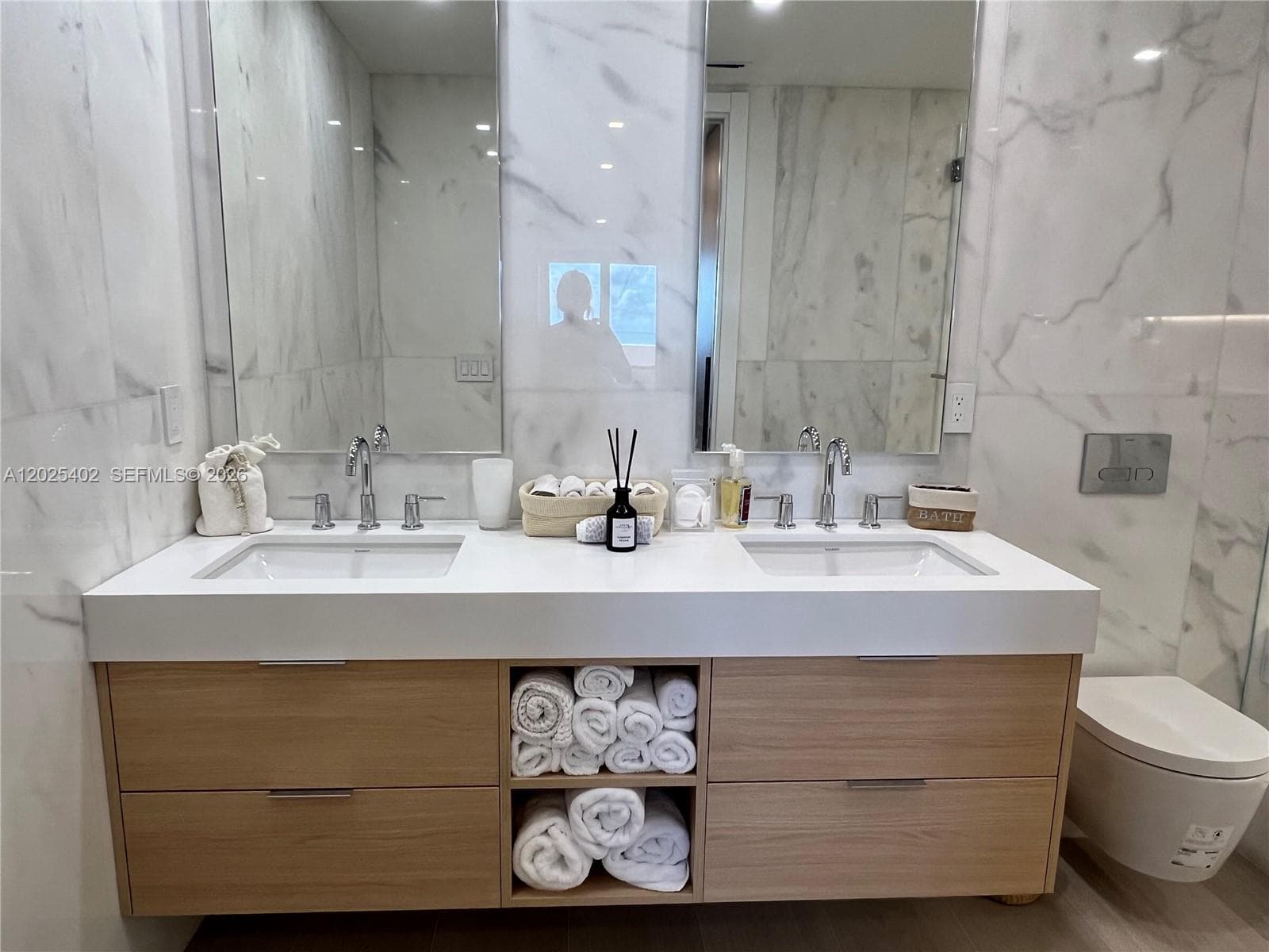 201 Crandon Blvd # 642, Key Biscayne FL 33149 — 33