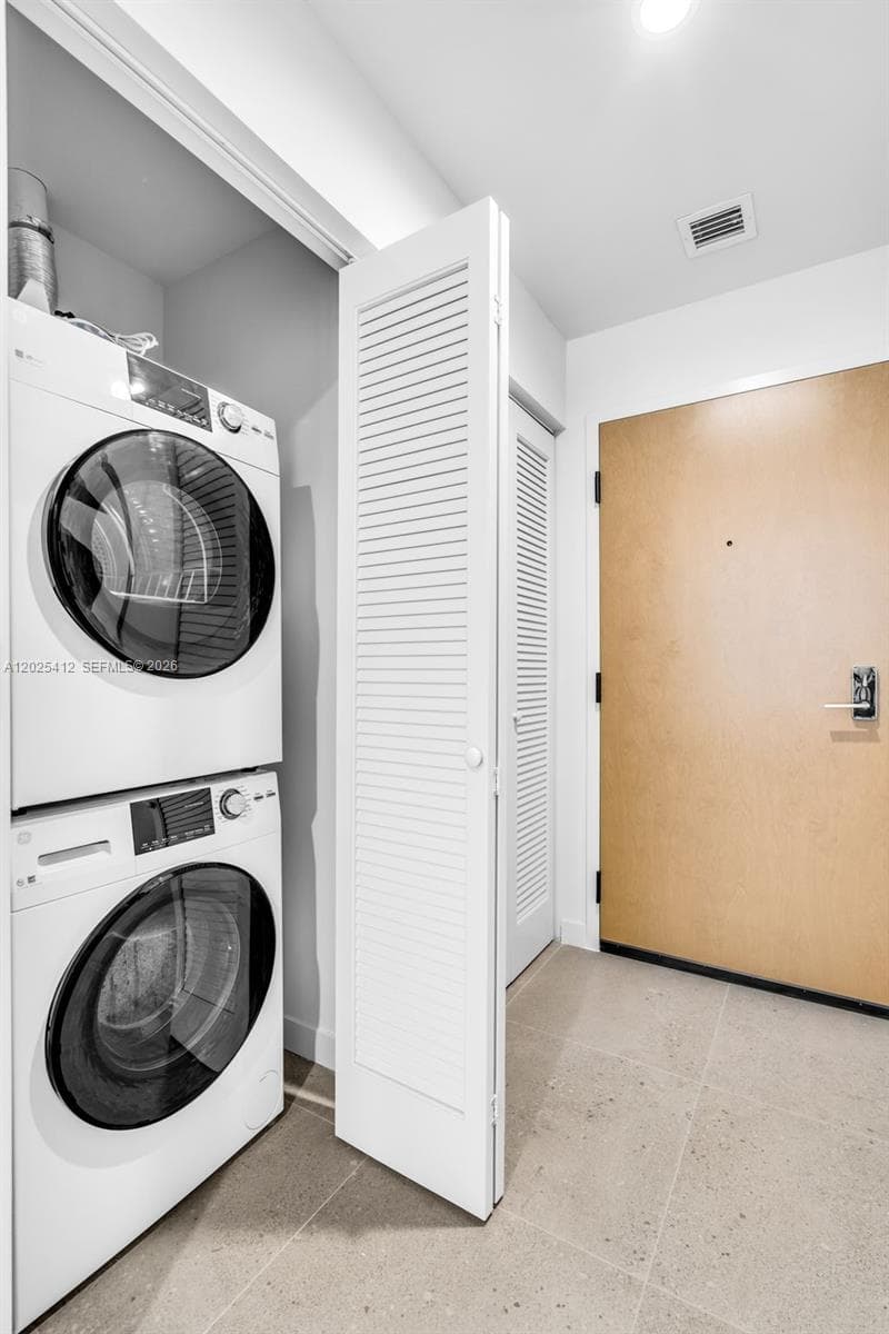 11 NE 6th St # 2608, Miami FL 33132 — 17