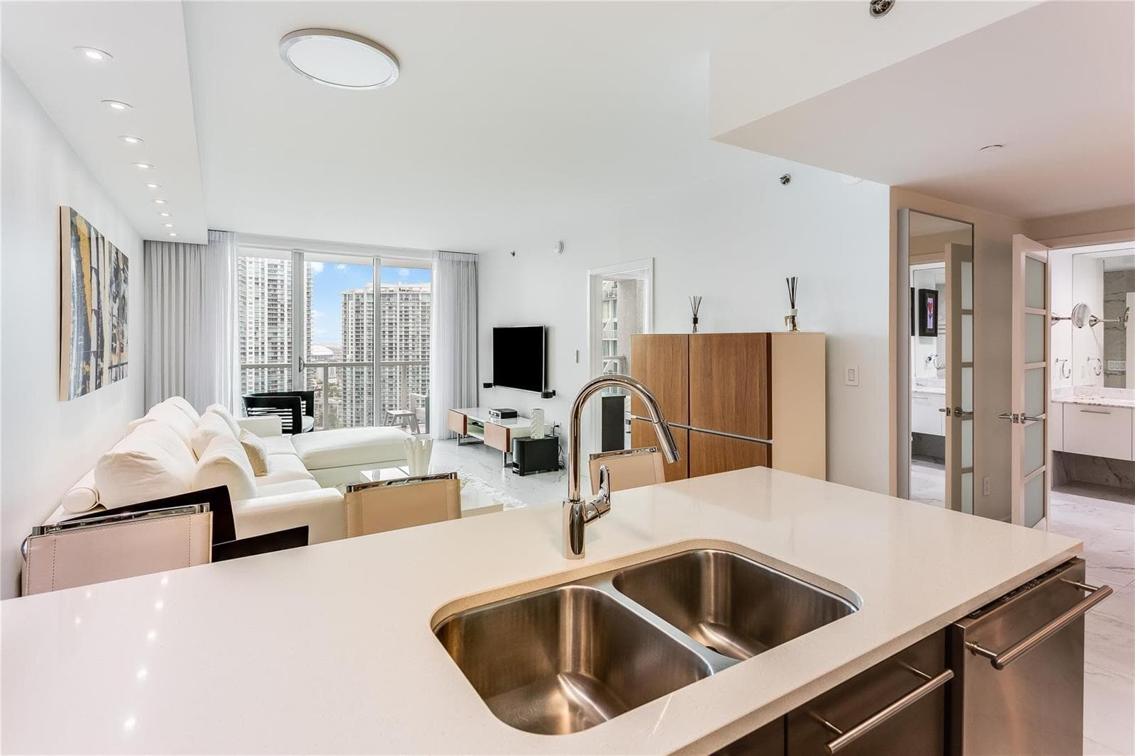 55 SE 6th Street # 3500, Miami FL 33131 — 25