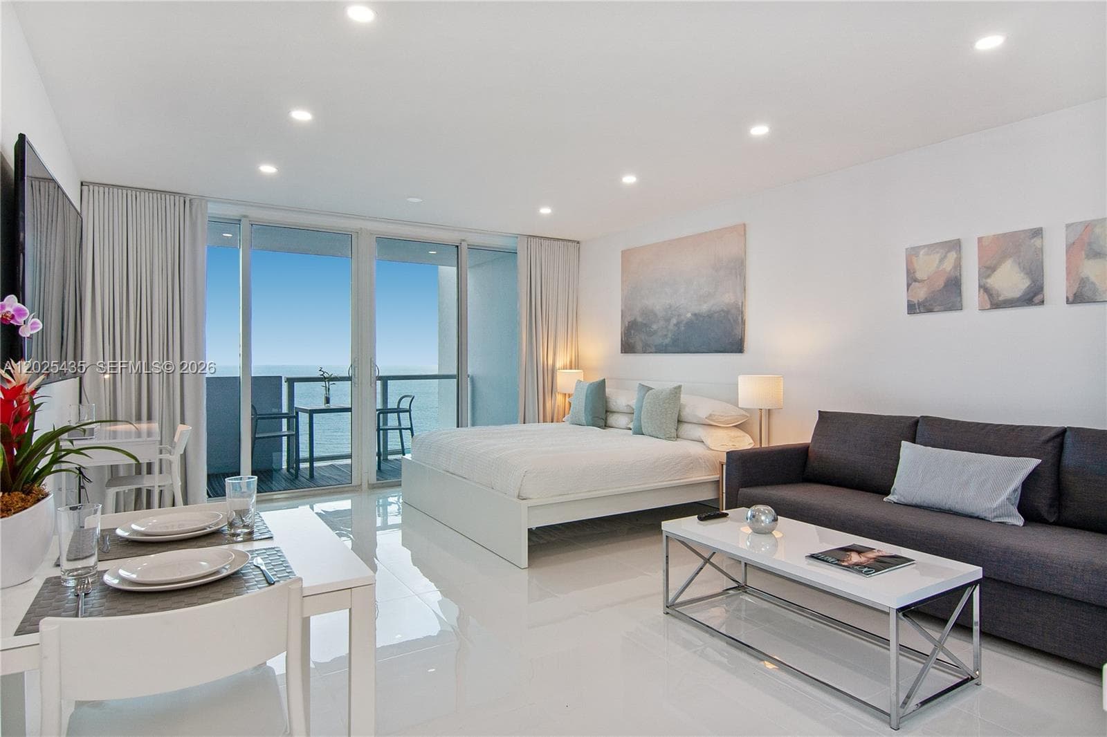 5445 Collins av, Miami Beach FL 33140 — 1