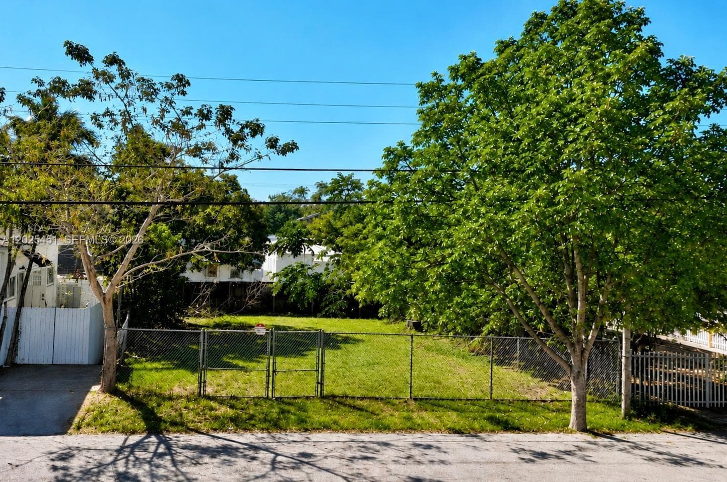 3828 Washington Ave, Miami FL 33133 — 4
