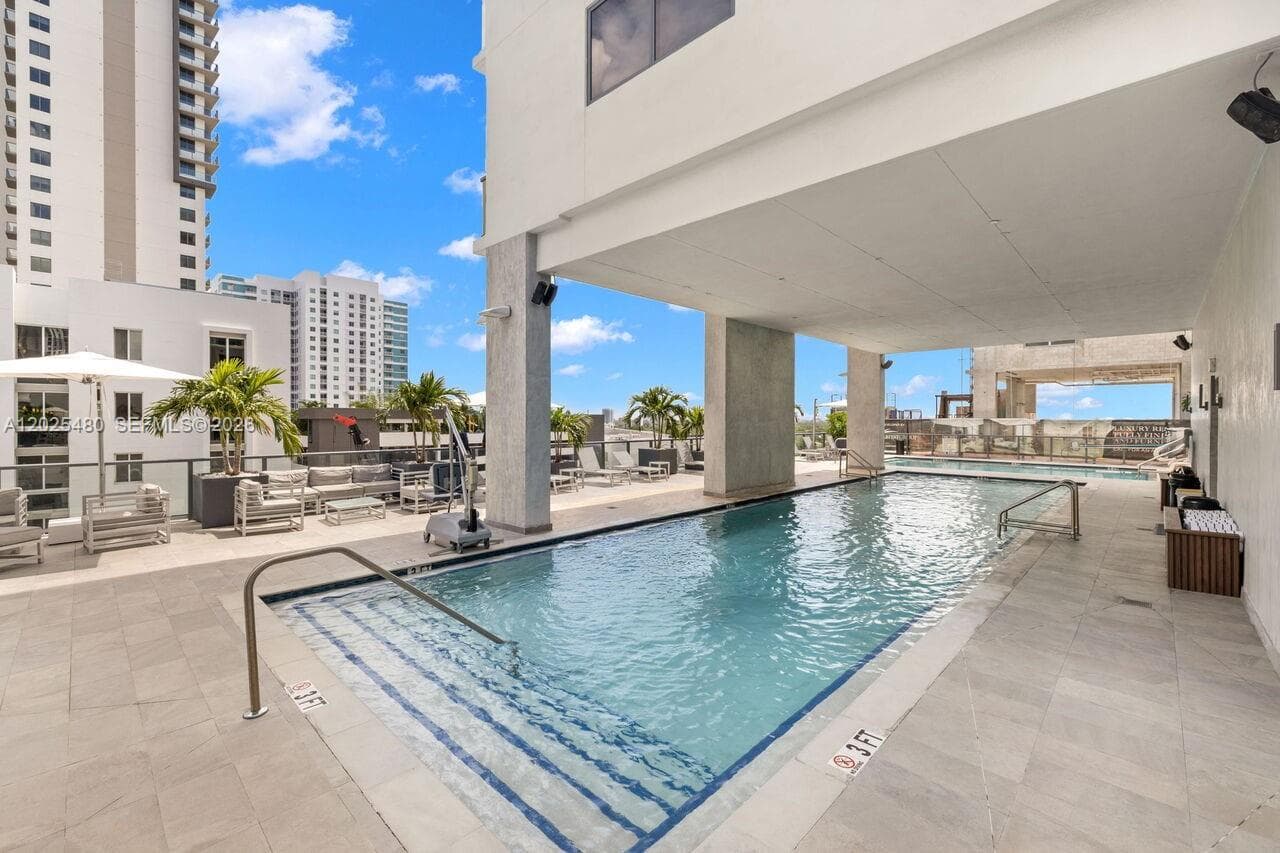 239 SW 9th St # 1202, Miami FL 33130 — 32