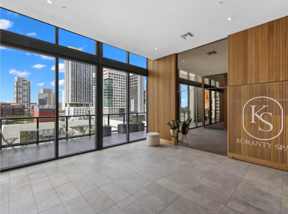 239 SW 9th St # 1202, Miami FL 33130 — 28
