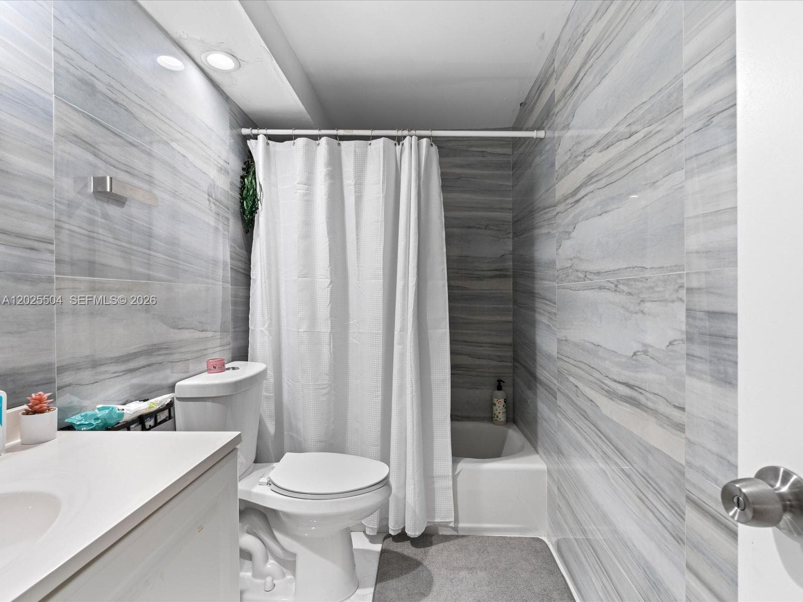 5005 Collins Ave # 222, Miami Beach FL 33140 — 28