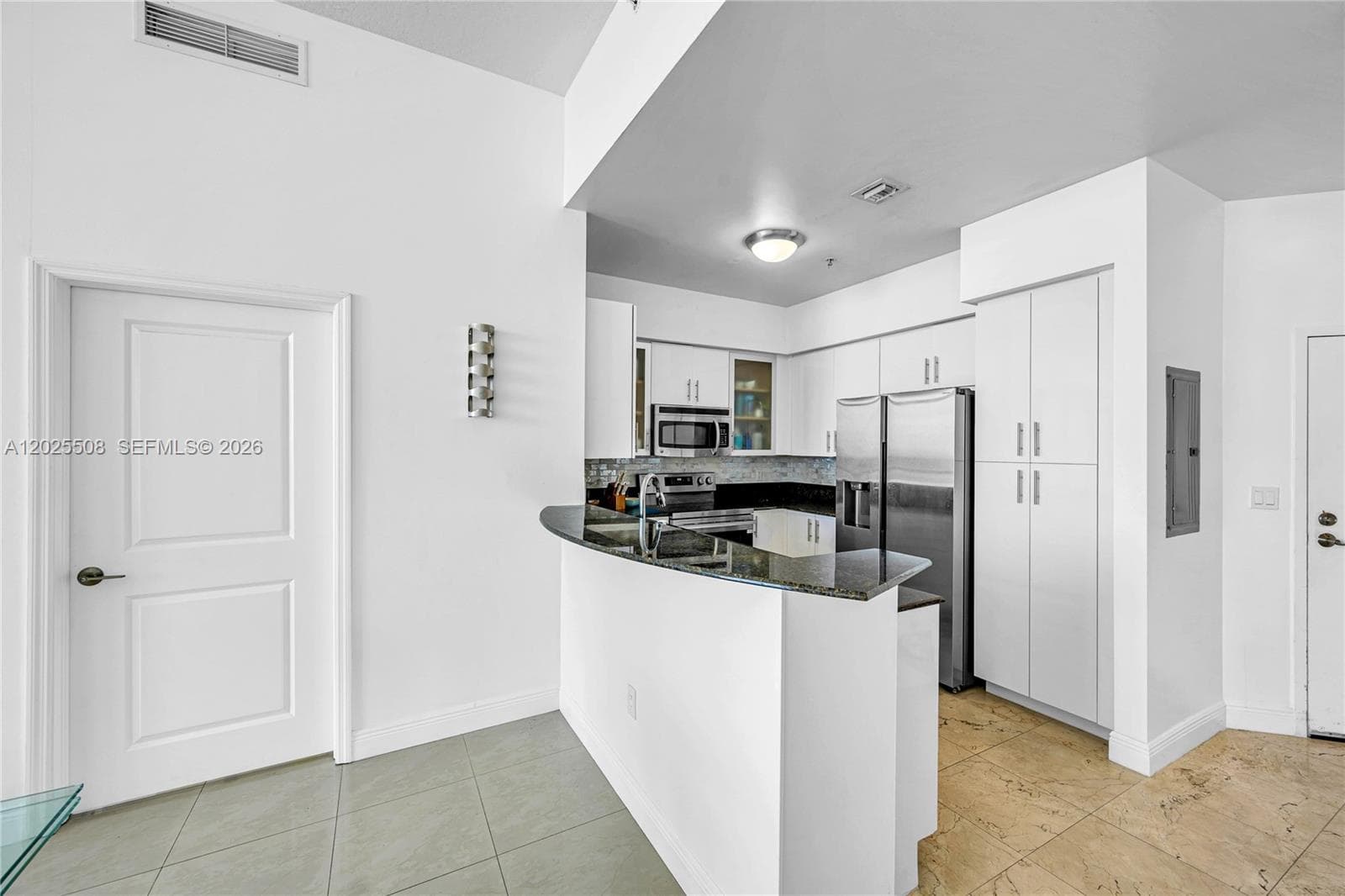 7900 Harbor Island Dr, North Bay Village FL 33141 — 14