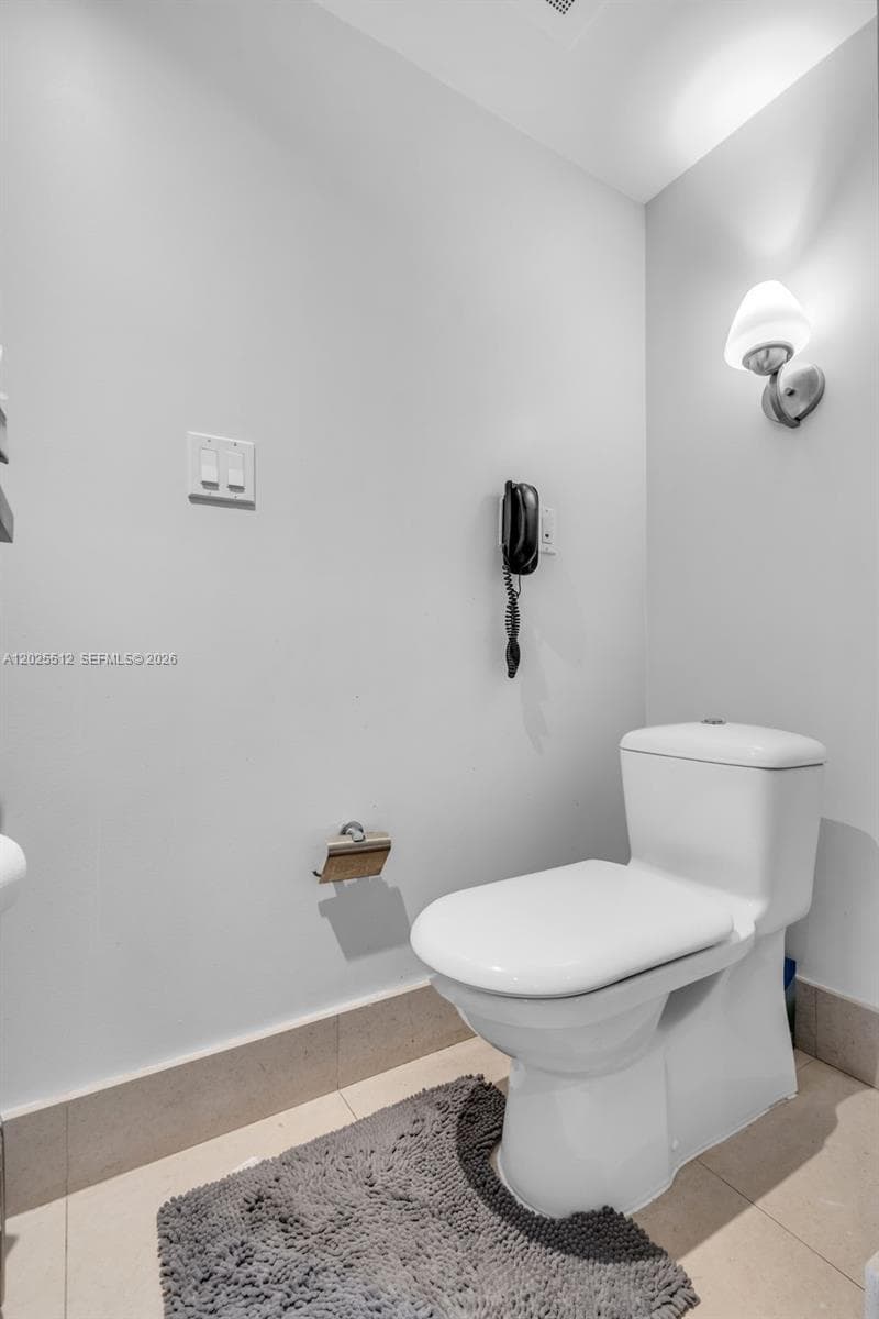6801 Collins Ave, Miami Beach FL 33141 — 21