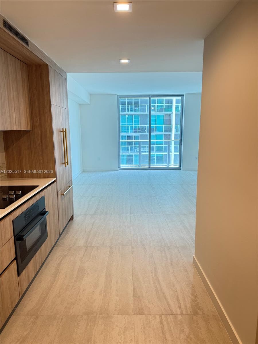 77 SE 5 # 2307, Miami FL 33131 — 6