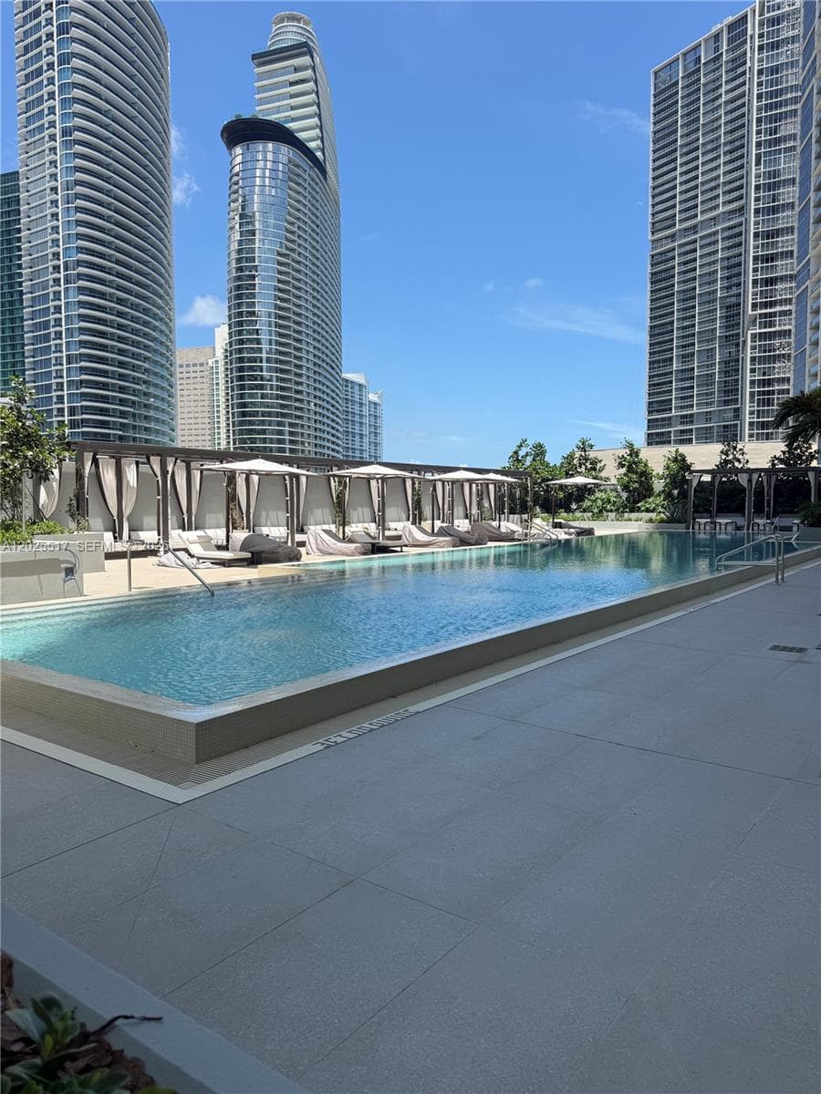 77 SE 5 # 2307, Miami FL 33131 — 16