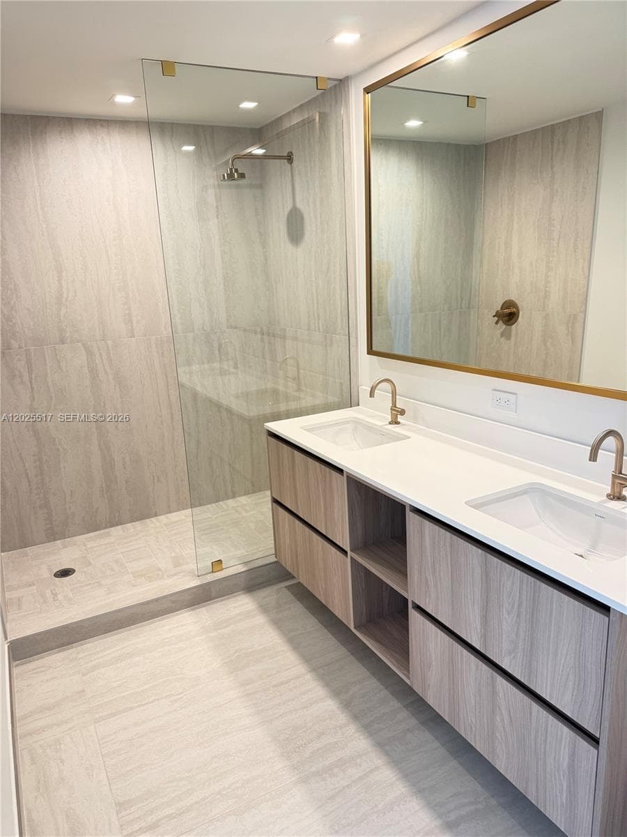 77 SE 5 # 2307, Miami FL 33131 — 12