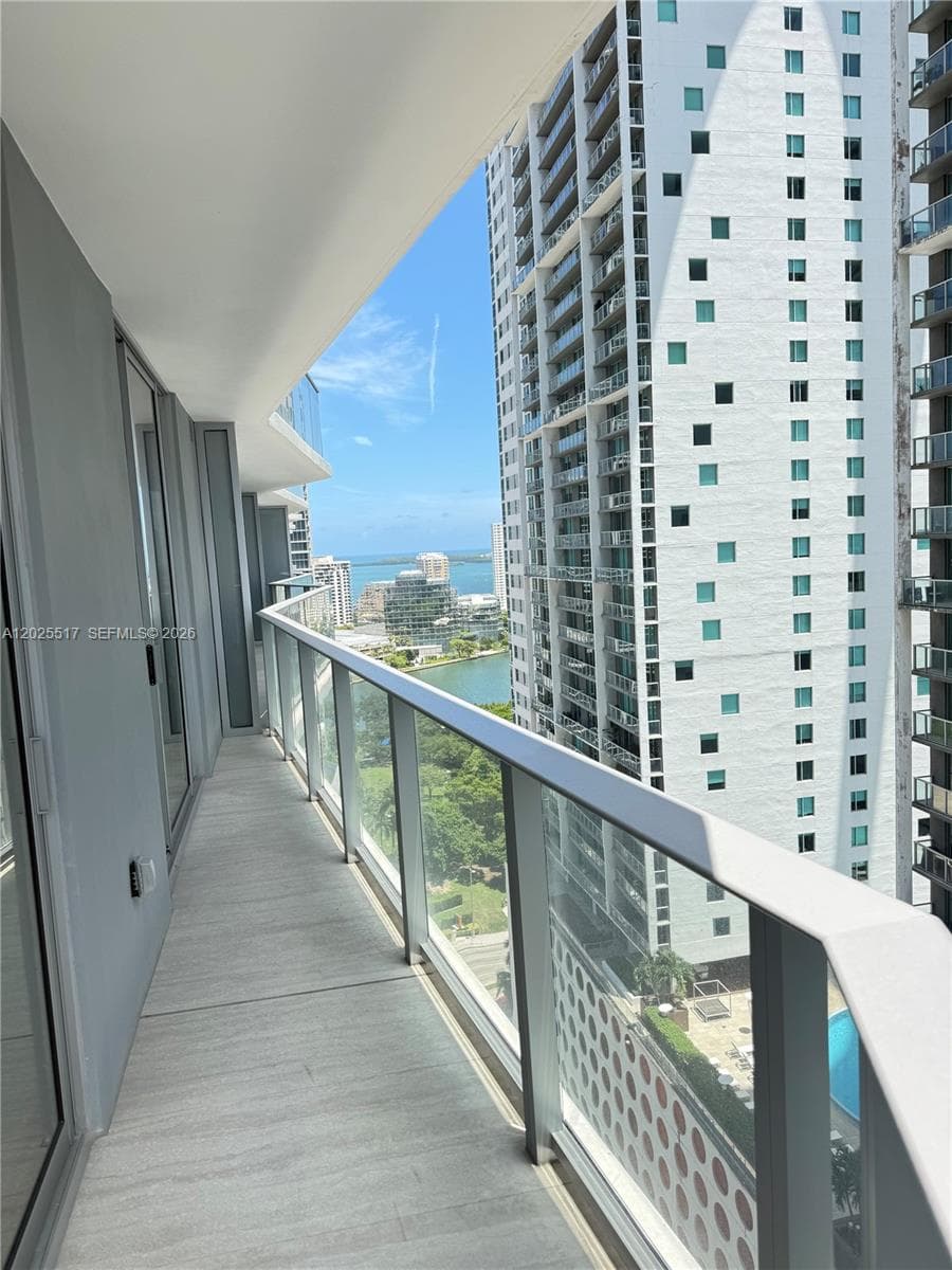 77 SE 5 # 2307, Miami FL 33131 — 1