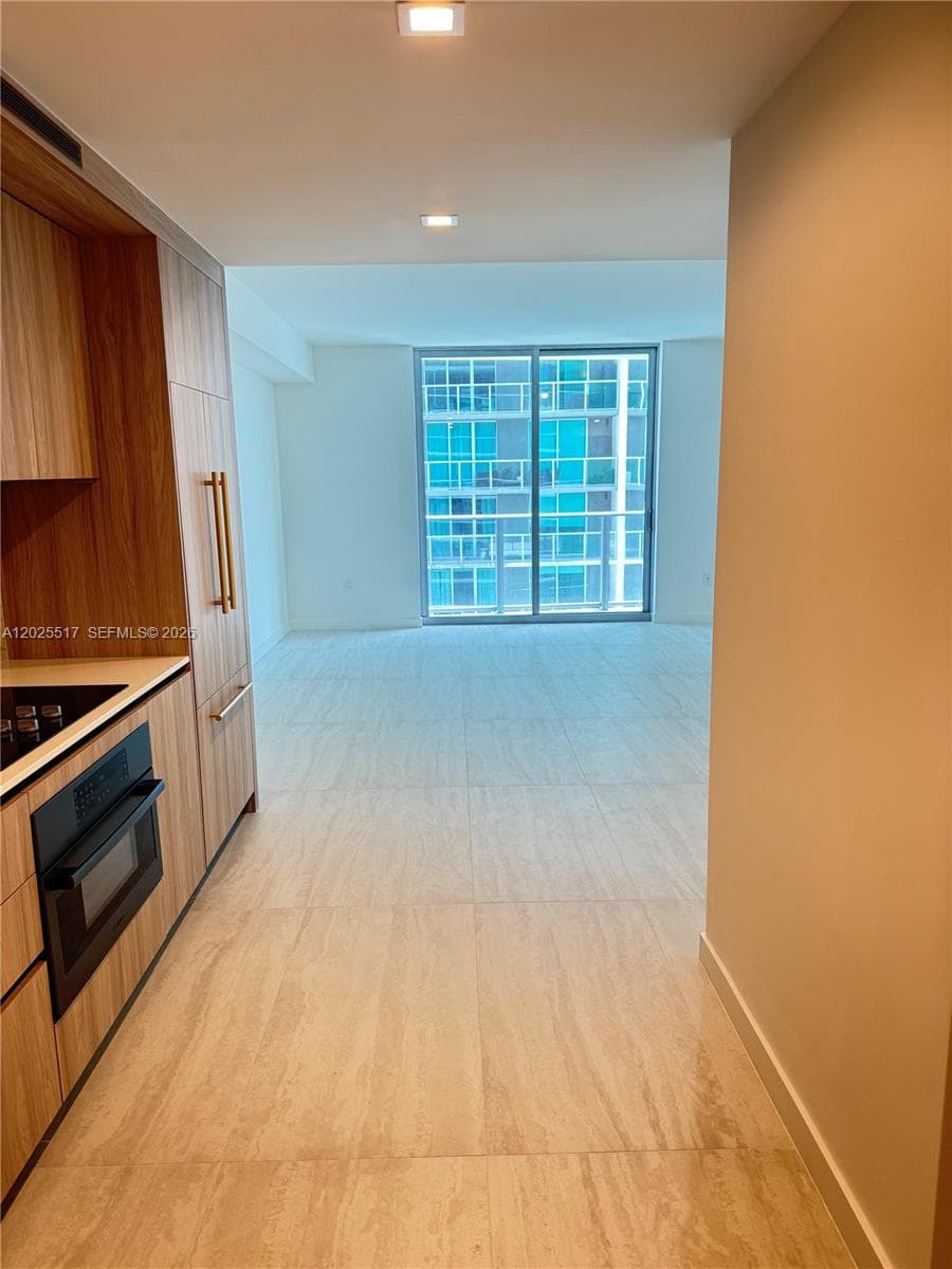 77 SE 5 # 2307, Miami FL 33131 — 5