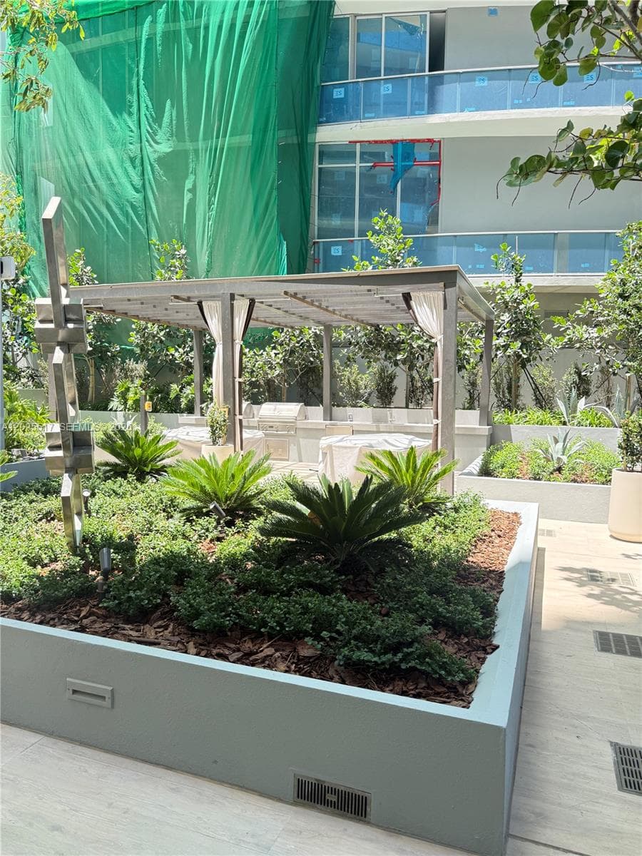77 SE 5 # 2307, Miami FL 33131 — 24