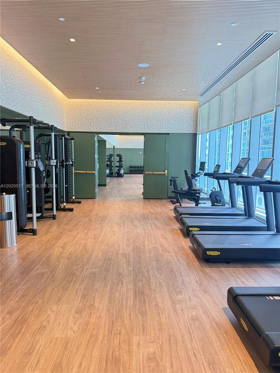 77 SE 5 # 2307, Miami FL 33131 — 18